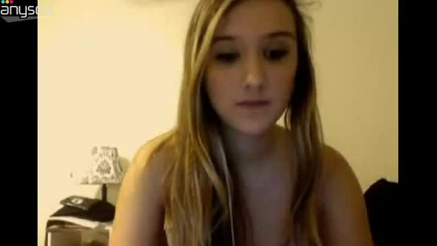 Cute blonde teen solo pussy play on cam : Amateurs Gone Wild